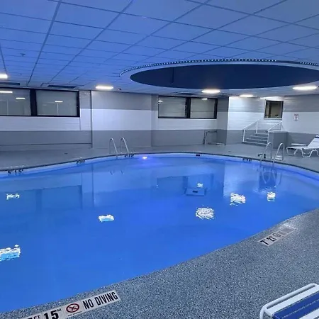Royle Hotel Milwaukee Airport-2
